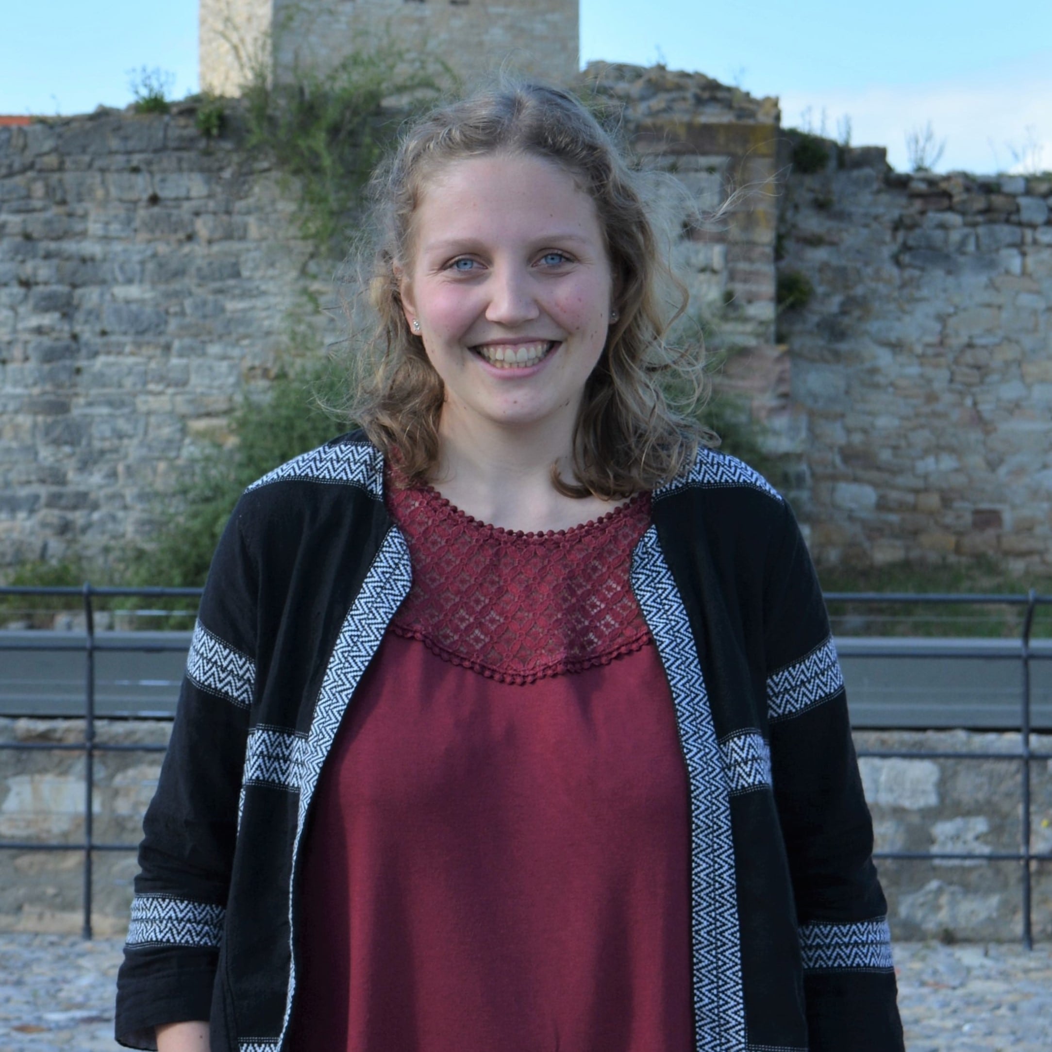 Das Bild zeigt ein Portrait von Charlotte.